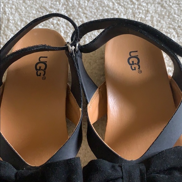 Girls Ugg sandals (like new) - Picture 4 of 5